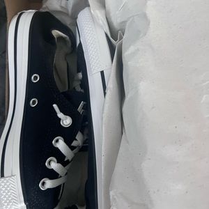 Converse size 9.5 women’s NEW